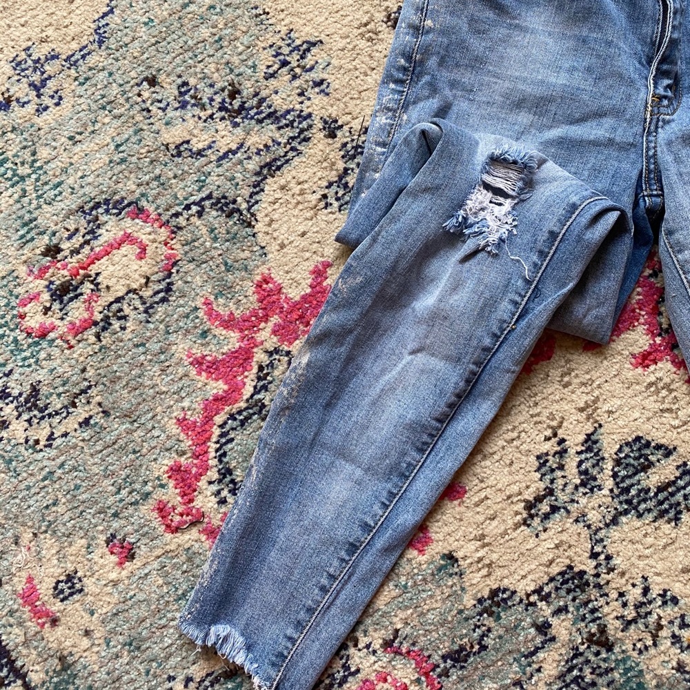 Mid Rise Distressed Jeans - Picture 2 of 4